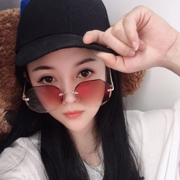 

korean version of the frameless round cut sunglasses female designer selfie sun glasses gradient piece, White;black