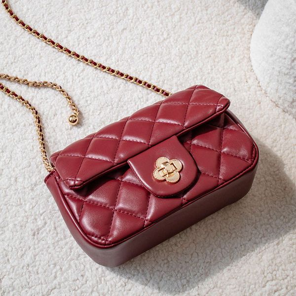 

xiaoxiangfeng lingge chain bag 2021 spring fashion women's temperament small trend easy to take one shoulder messenger bag