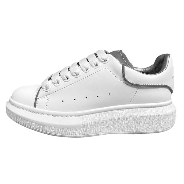

2022 fashion men shoe designer women leather lace up platform oversized sole sneakers white black mens womens luxury velvet suede casual sho