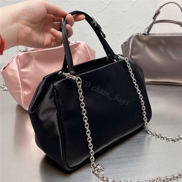 Luxurys Handtasche Designer Schulter Nylon Kette Taschen Geldbörsen Geldbörsen Buchstaben Reißverschlusstasche Dreiecksform Kupplungsgriff Einfarbige Umhängetasche Hohe Kapazität Damenhandtaschen