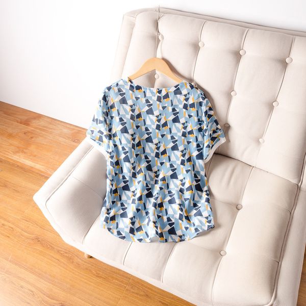 

t shirts geometric blue floral short-sleeved t-shirt mulberry silk temperament v-neck straight tube joker shirt summer style, White