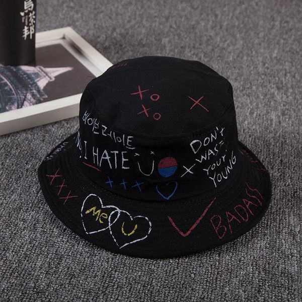 

cloches korean version the summer men women hat black and white graffiti love fisherman street personality casual couple basin caps