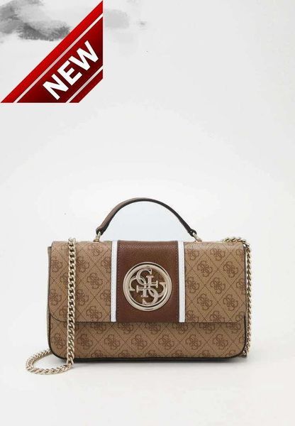 

g u e s women's printed stray letter single shoulder oblique span small square bag
