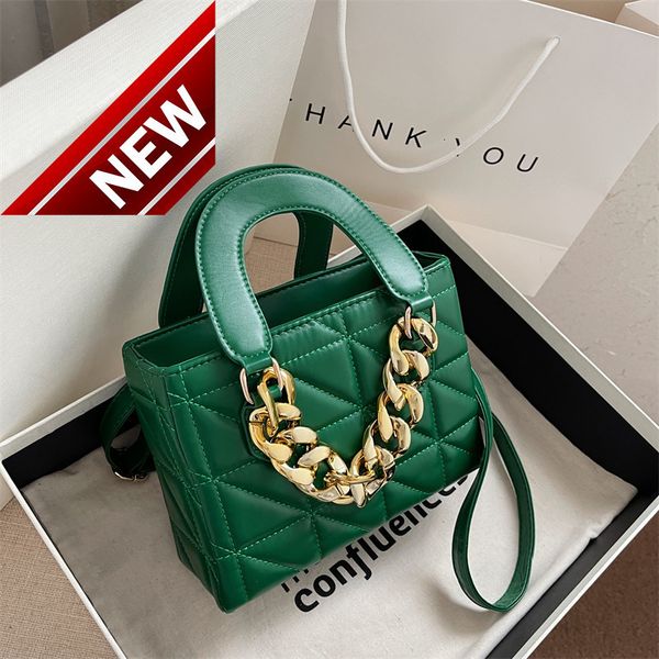 

korean fashion thick chain lingge hand 2022 new ins foreign style princess one shoulder messenger women's bag trend