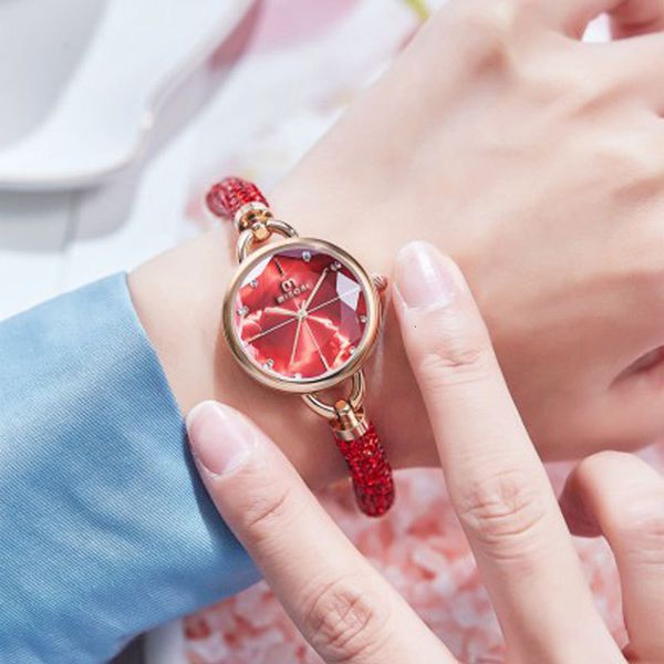 

2021 new vibrato student watches lady waterproof quartz watch female tiktok fashion non mechanical, Slivery;brown