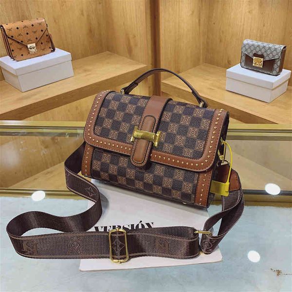 

2022 factory outlet old flower hand women's autumn and winter fashion check underarm shoulder versatile messenger bag inbl