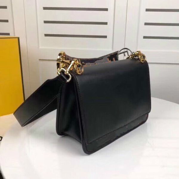 

2021 leather ladies handbag handbag magnetic opening and closing shoulder bag messenger bag 25-19-10cn