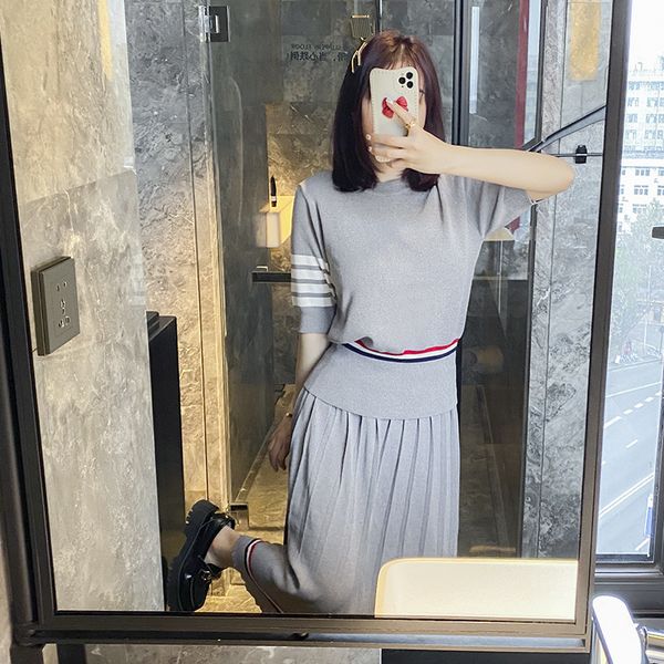

8929 long pleated short sleeve suit knitted silk women's ice hemp a-shaped skirt two-piece set, Gray