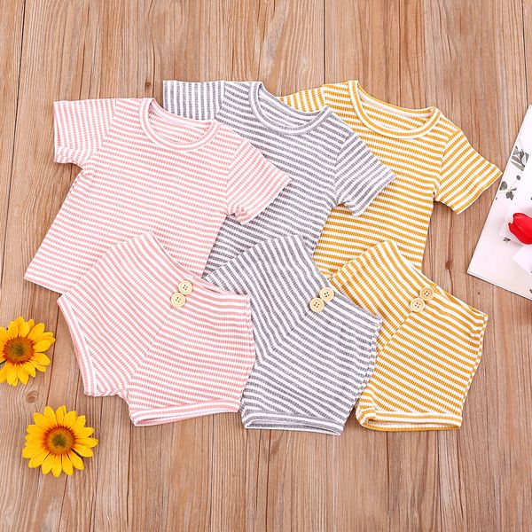Projetos de bebê conjuntos de roupas infantis meninas de manga curta tops shorts sólidos botões listrados botões de plissado roupas de crianças boutique 2 pcs / setzyy826