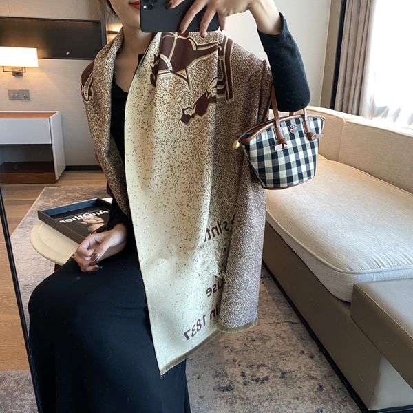 

2021 autumn/winter latest thickened style scarf fashion high-end quality temperament lady leisure large cape noble and elegant size 180*70cm, Blue;gray