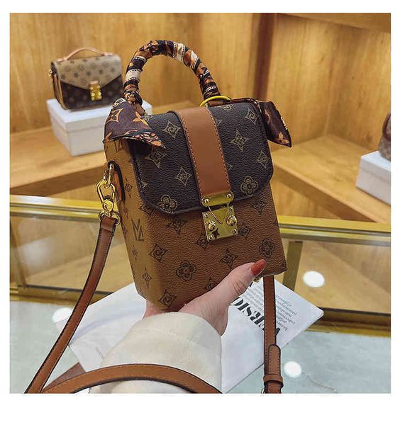 

2022 factory wholesale women's korean version atmospheric small square simple fashion single shoulder pattern messenger bag girls minor