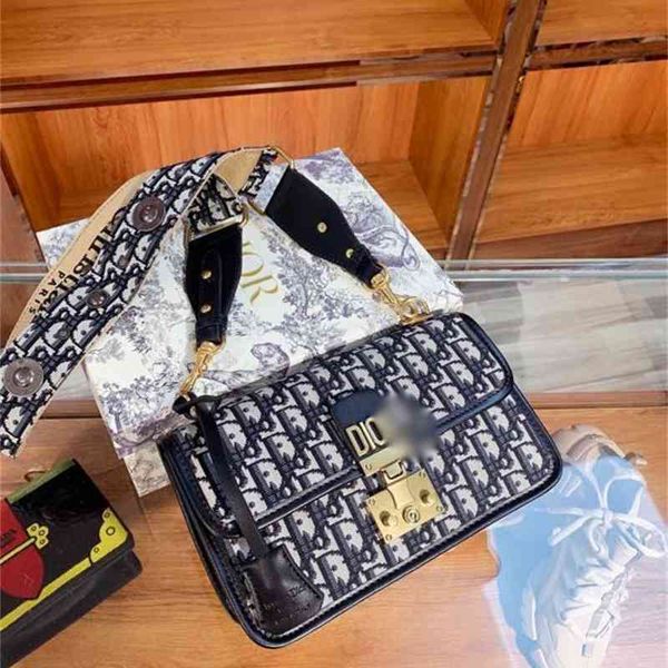 

wholesale wholesale d old embroidery canvas saddle new flower 21 chain small square bag single shoulder messenger bag yw luxurys designers b