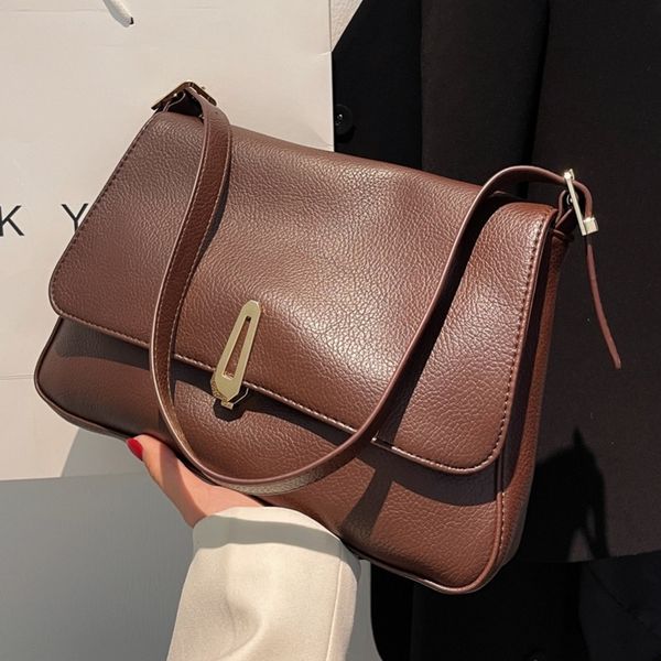 

autumn and winter fashion retro messenger shoulder underarm bag woman 220302