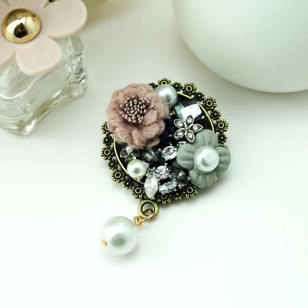 

fashion flower accessories lovely brooch korean luxury air diamond woman, Gray