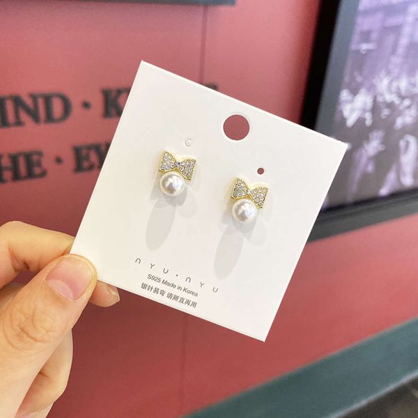 

fashion style with fine exquisite pearl temperament earrings simple personalized