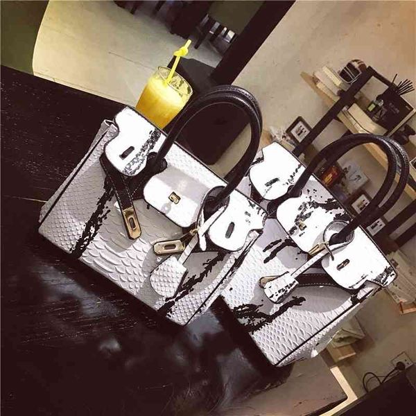 

miss f2021 spring and summer new python lock bag