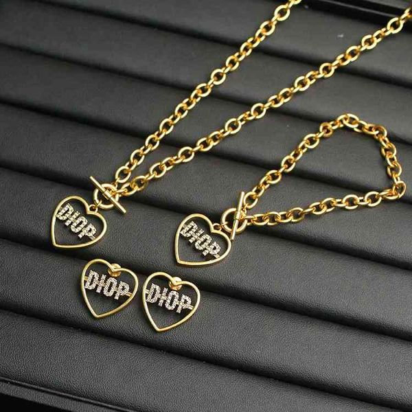 

luxury designer fashion necklace d / di family letters full of diamond earrings, female, net red trend heart-shaped bracelet, Red;brown