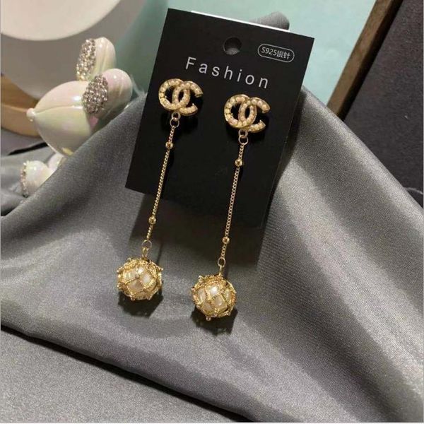 

the new small fragrant wind earrings are fashionable, exaggerated and retro, Golden