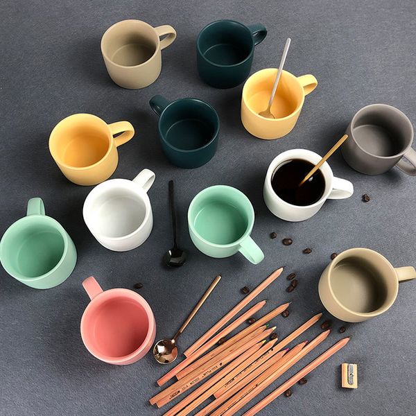 Tazze di colore all'ingrosso Tazze da caffè opache satinate multicolori semplici in ceramica nordica in vendita