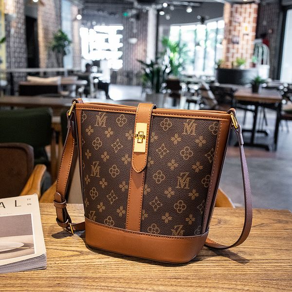 

brand luxury design fashion single shoulder messenger bag 2022 retro vintage bucket bag printed handbag waist bags