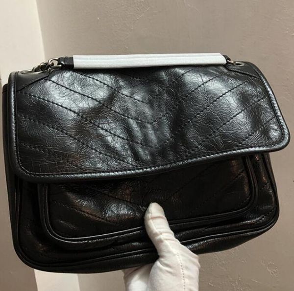 

2021 women's black metal chain bag hand oily leather pure black college bag