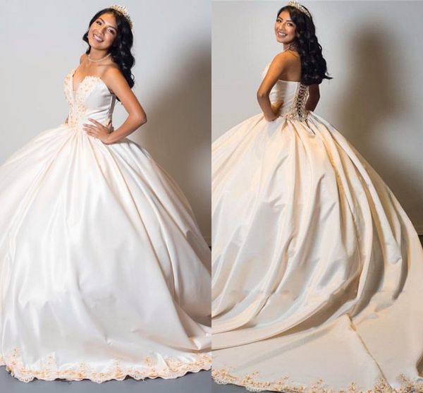 2022 Champagner Quinceanera Kleider Kurzes Zug Perlen Applique trägerloser Korsett Ballkleider Prom süß 15 Mädchen 16 Kleid