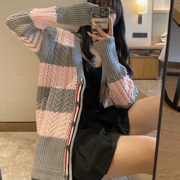 

tb tom 2021 autumn and winter new age reducing college style color blocking thick needle yarn empty woven twist v-neck cardigan sweater, White;black