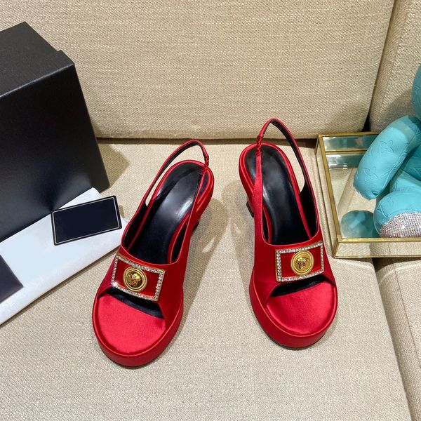 

2021 new sandals on luxury brand design fashion comfortable breathable wear size 35-43 with box, Black