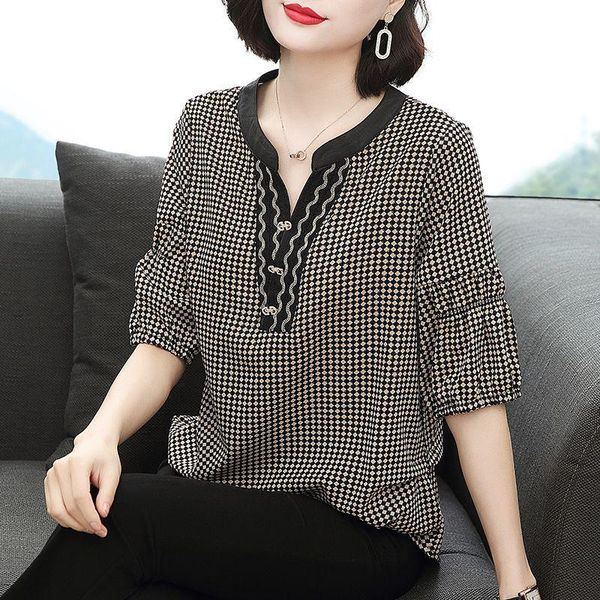 

women's blouses & shirts women seummer loose casual vintage 2021 korean style v-neck plaid elagant ladies shirt plus size p836, White