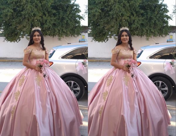 

elegant dusty rose satin quinceanera dresses off the shoulder with sleeves gold lace applique vestido de sweet 15 prom eveening dress, Blue;red