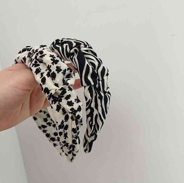 

hair accessories jewelry at that time, flowers bloom ~ texture wide hoop women go out to wash their faces, ladies simple pin, korean net red, Golden;white