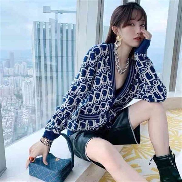 

sweater v-neck, White;black