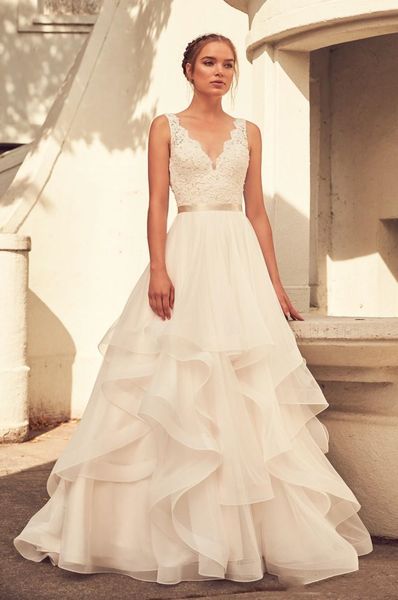 

2022 lace beading a line wedding dress v neck tiered skirts court train bride dresses gowns plus size vestido de noiva, White