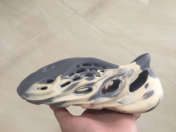 

slippers foam runner slide sandals beach men's and women's shoes, Black