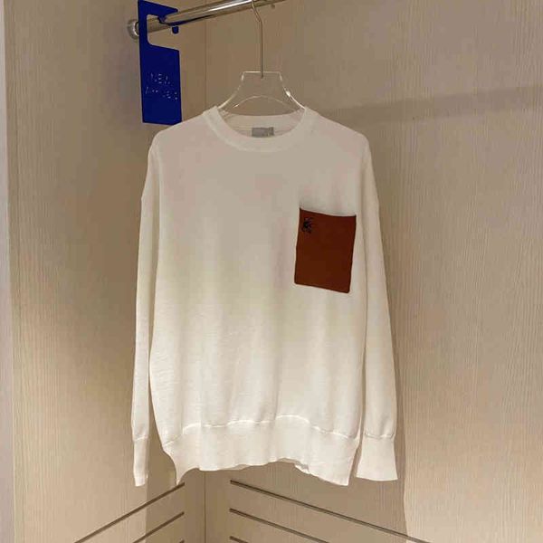 

2022 factory wholesale new high version loe home early autumn pocket embroidery simple and easy to match with women's long sleeved swea, White;black