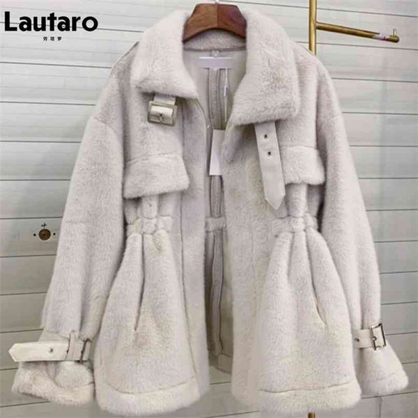Lautaro зимний мягкий теплый толстый толстый меховой шерсть женщин падение плеча длинный рукав молнии на молнии пушистая куртка корейская мода 210925