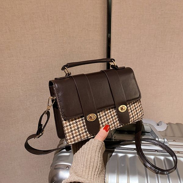 

female 2021 messenger new bag square tide retro british shoulder fashion casual commuter small pu plaid nhnqg