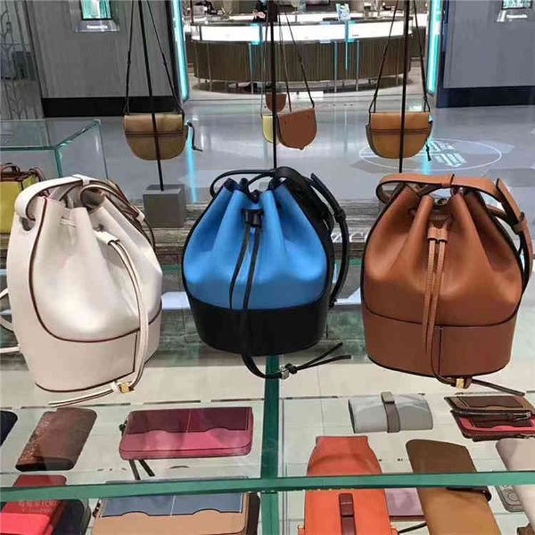 

handbag hooklowe / luo yiwei balloon drawstring bucket bagluggage tag