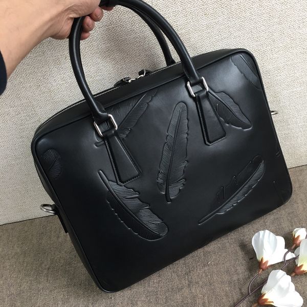 

2021 men's black feather leather designer briefcase lapbag large capacity fashion casual simple waterproof office tote