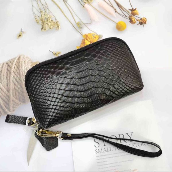 

2021 new women's handbag fashion crocodile wallet long leather zipper, Red;black