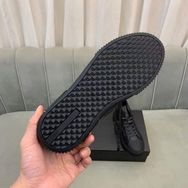 

2022designer shoes men latest fashion high geometric letters sports casual shoess leather driving out sneakers