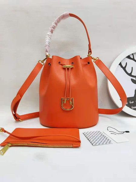 

family metal drawstring bucket women 2021 spring new hand fashion shoulder sweet lady messenger bag