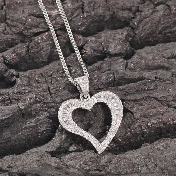 Superfície Arco oco Love Love Pingente de pingente de coração Cubra cúbica de zircão Hip Hop Ins simples cadeia de caixas de personalidade para mulheres e homens presentes Bijoux Bling gelo