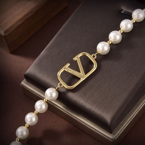 

aaa designer jewelry pearl necklace women's letter in 2021, Silver