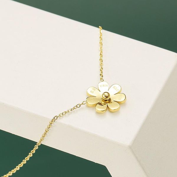 

pendant necklaces bath removal-gold little daisy necklace female net red ins cold wind titanium steel simple fresh clavicle chain, Silver