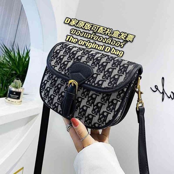 

2021 new d family canvas messenger bag wide strap single shoulder star same half round saddle bag
