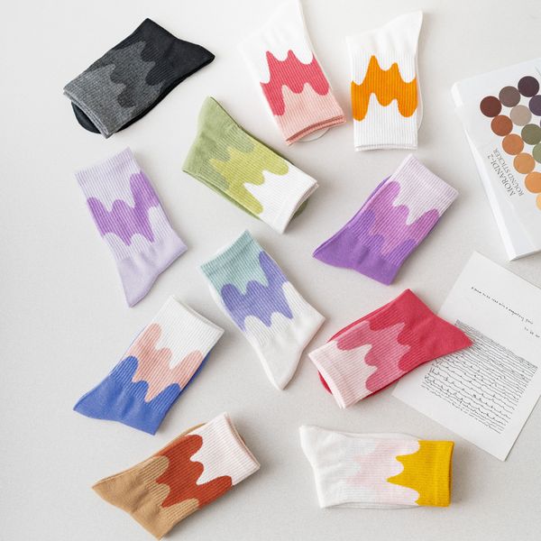 

trendy brand cream flowing sos gradient stitching color tube sos long tube sports stoings autumn and winter trendy soc, Black;white