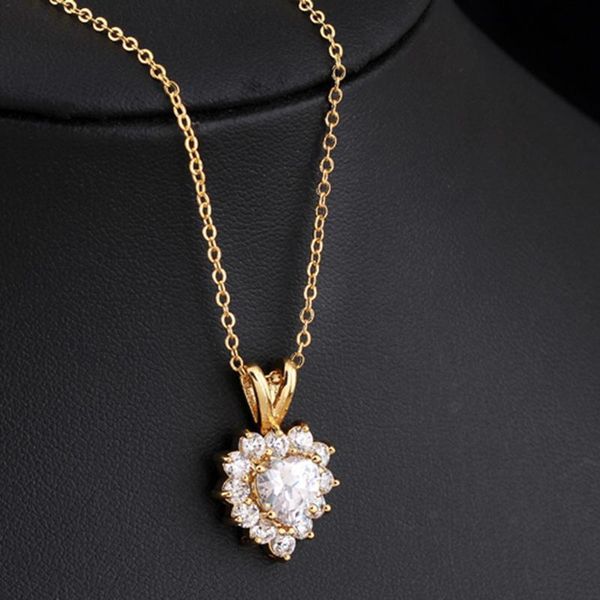 

pendants 2021 fashionable micro-inlay heart-shaped zircon necklace, Black