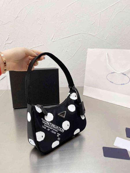 

outlet bag made of hobo nylon fabric, light and comfortable, triangle label, fashionable hand carrying satchel sto luxuryss designerss yw