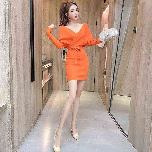 

women's bandage, casual knitted dress, waistline and age reduction, celebrity and goddess temperament, White;black